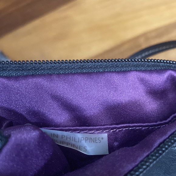 Coach - Wristlet Black w/ Purple Silky Inside Lining - Picture 8 of 8